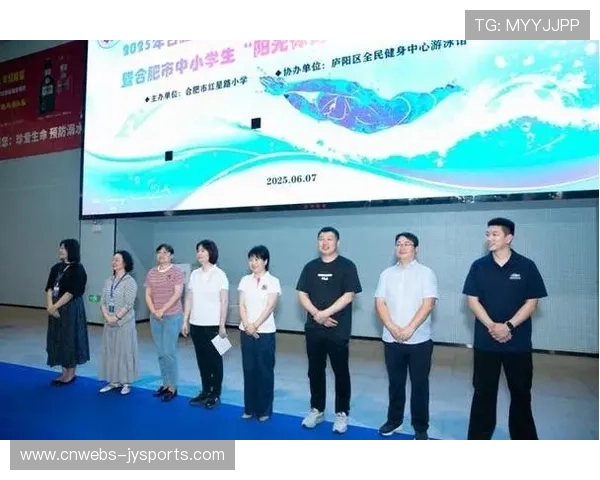 校园游泳比赛举行，增强学生体质与团队合作意识。